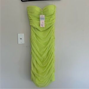 021 - NWT Oh Polly First Class Midi Bright Green Dress size 4